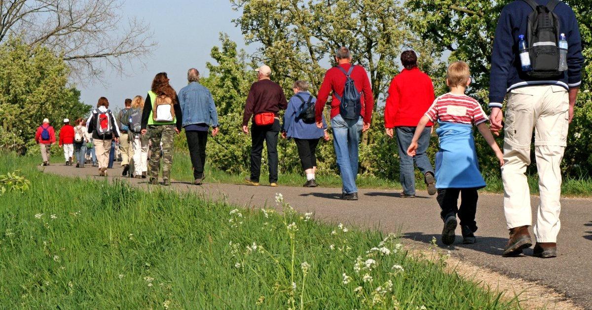 7 Best Walking Tours in England for Seniors: Scenic and Relaxed Adventures